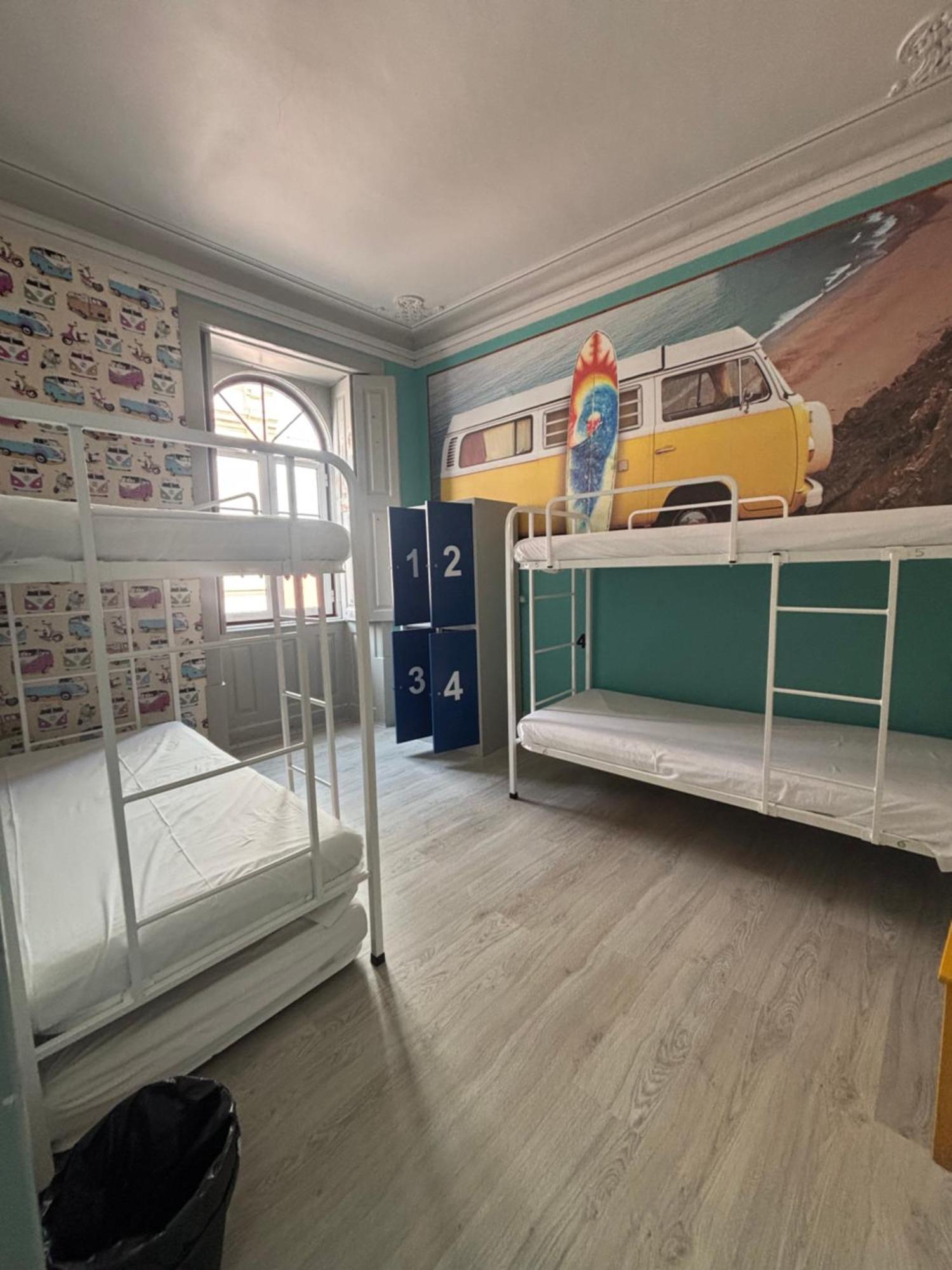 Quarto Quádruplo Económico com Casa de Banho Partilhada
