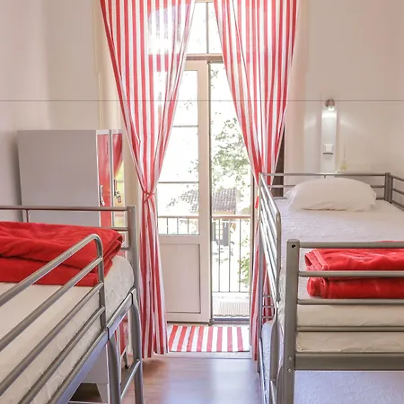 Hostel 402-3